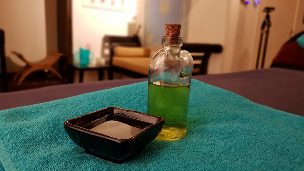 praktijkruimte Leiden met massagetafel